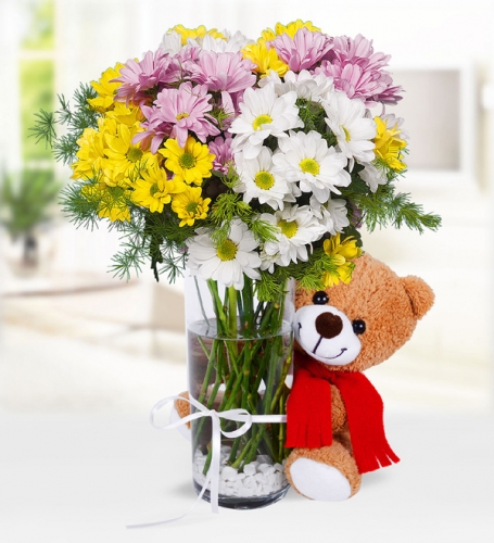 Vazoda Renkli Papatya ve Mutlu Ayıcık